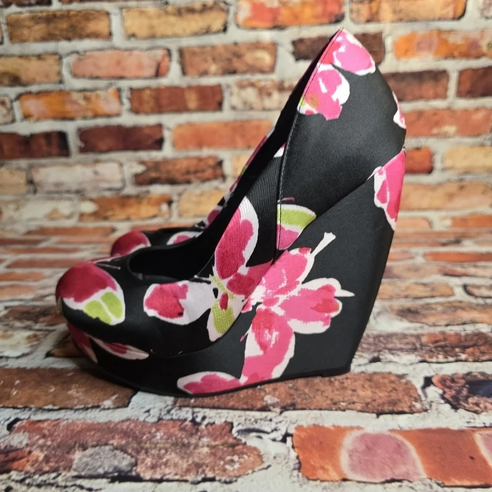 ELLE Jessica Black Satin Butterfly Wedge Platforn Pumps Size 6 Like New